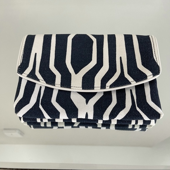 ANN TAYLOR Navy Blue White Striped Fabric Clutch Wallet NEW - Picture 3 of 11